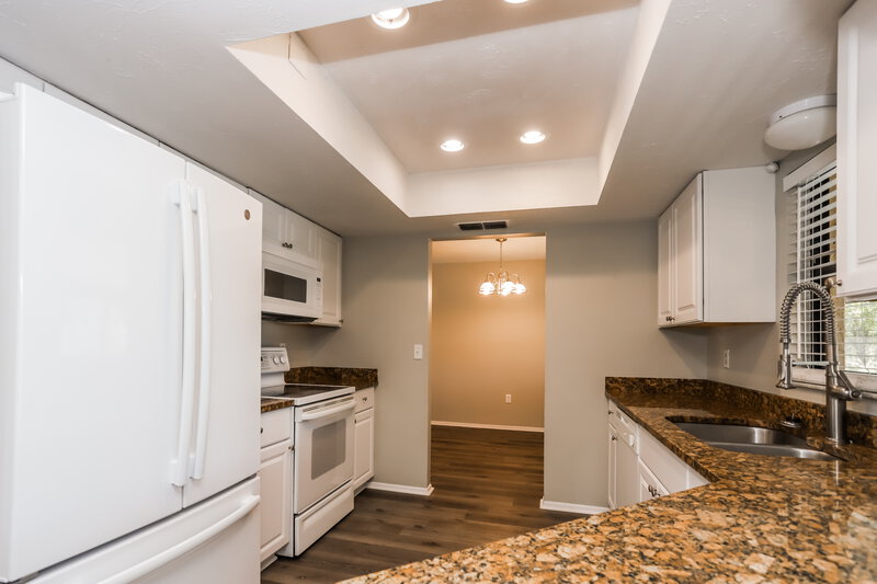 2,480/Mo, 5680 Colonial Oaks Blvd Sarasota, FL 34232 Kitchen View 2