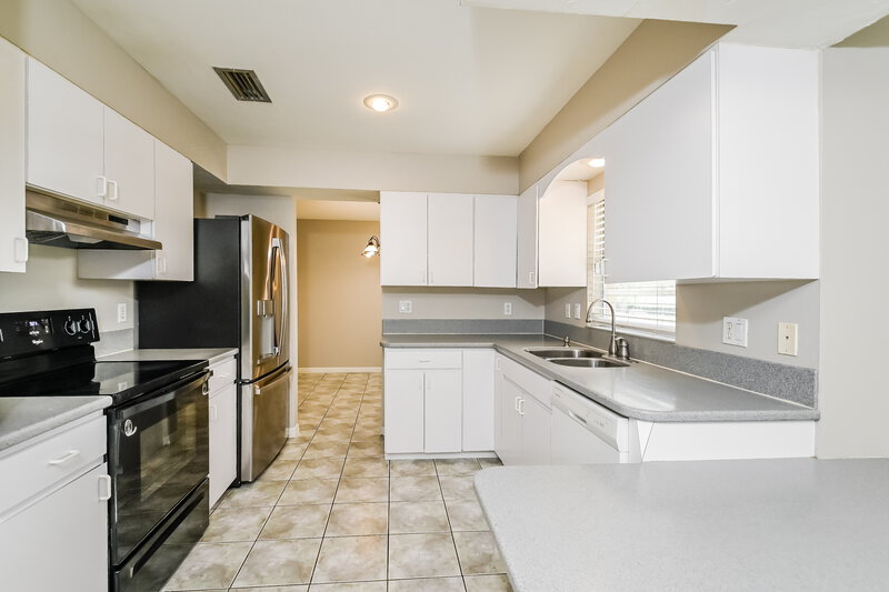2,045/Mo, 7317 Connecticut Ave Sarasota, FL 34243 Kitchen View