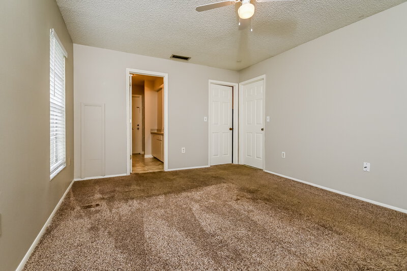 2,045/Mo, 7317 Connecticut Ave Sarasota, FL 34243 Main Bedroom View 2