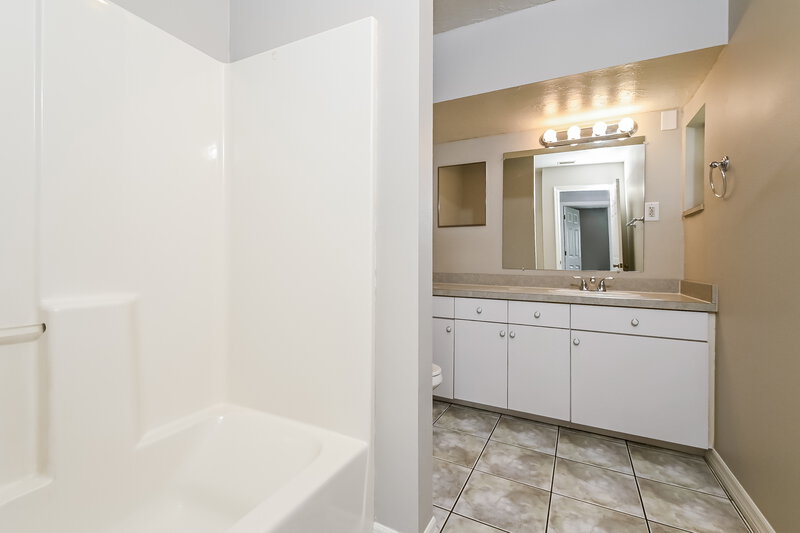 2,045/Mo, 7317 Connecticut Ave Sarasota, FL 34243 Bathroom View