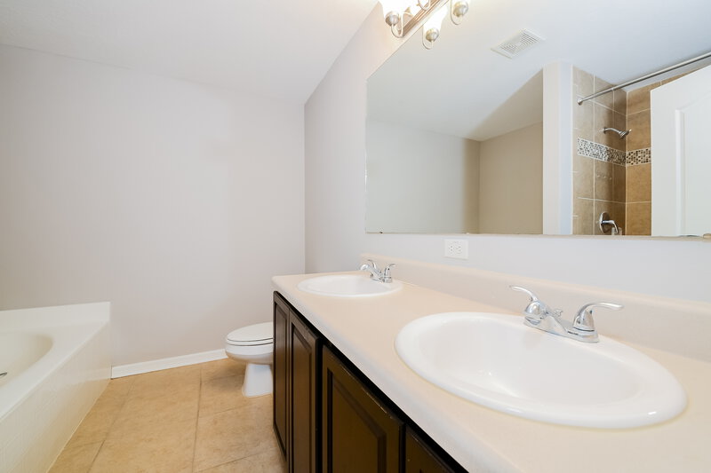 3,550/Mo, 2305 50th Street Cir E Palmetto, FL 34221 Main Bathroom View