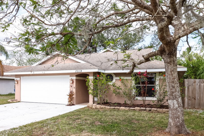 2,565/Mo, 3519 65th Avenue Cir E Sarasota, FL 34243 Front View