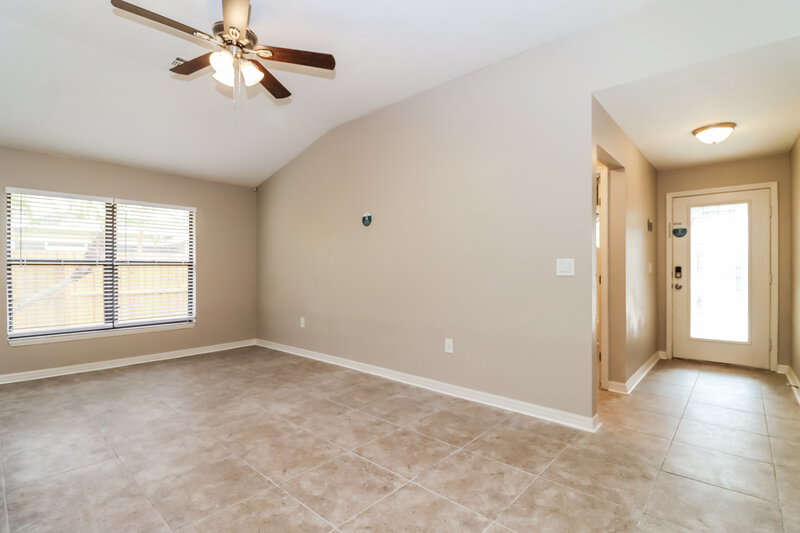 2,565/Mo, 3519 65th Avenue Cir E Sarasota, FL 34243 Living Room View