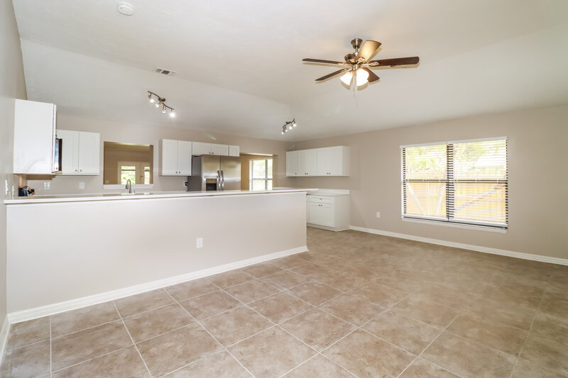 2,565/Mo, 3519 65th Avenue Cir E Sarasota, FL 34243 Living Room View 2