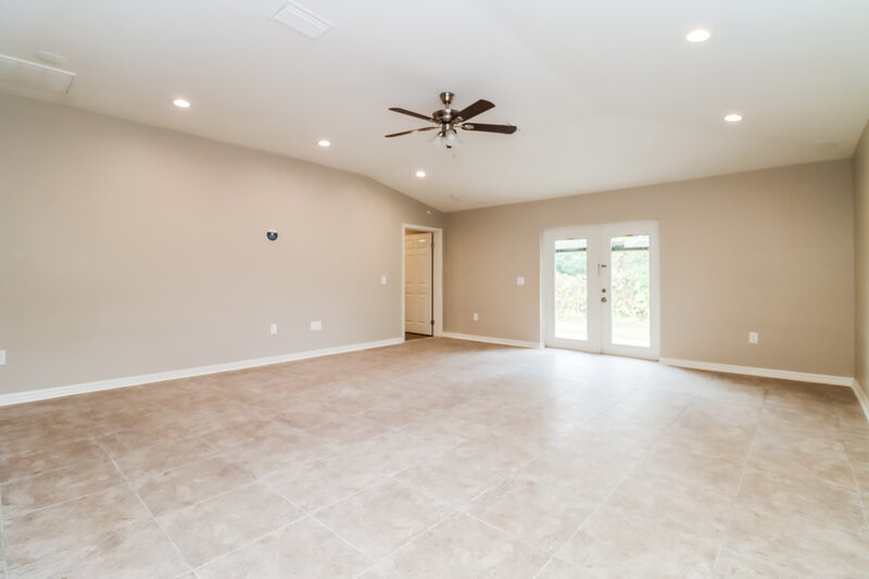 2,565/Mo, 3519 65th Avenue Cir E Sarasota, FL 34243 Living Room View 3