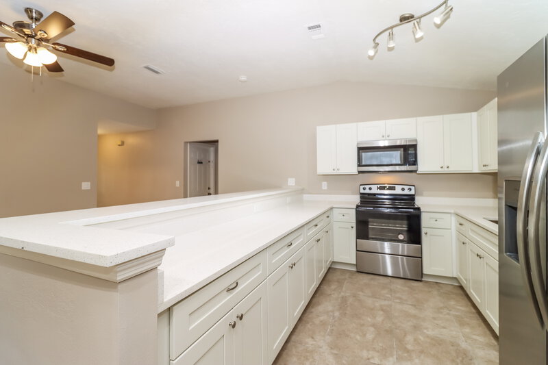 2,565/Mo, 3519 65th Avenue Cir E Sarasota, FL 34243 Kitchen View