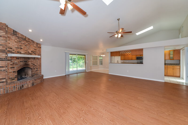 3,400/Mo, 811 133rd St E Bradenton, FL 34212 Living Room View