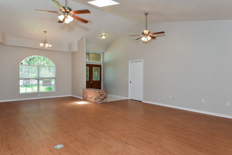 3,400/Mo, 811 133rd St E Bradenton, FL 34212 Living Room View 2