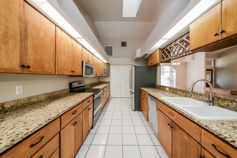 2,920/Mo, 811 133rd St E Bradenton, FL 34212 Kitchen View
