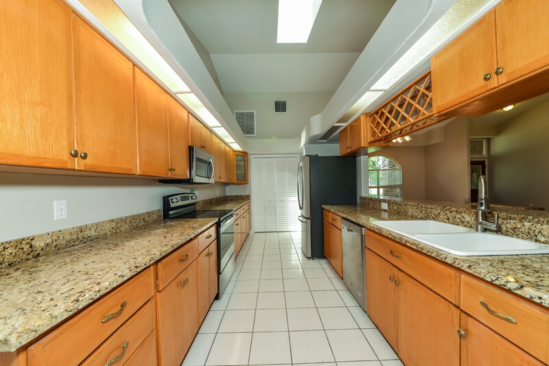 3,400/Mo, 811 133rd St E Bradenton, FL 34212 Kitchen View