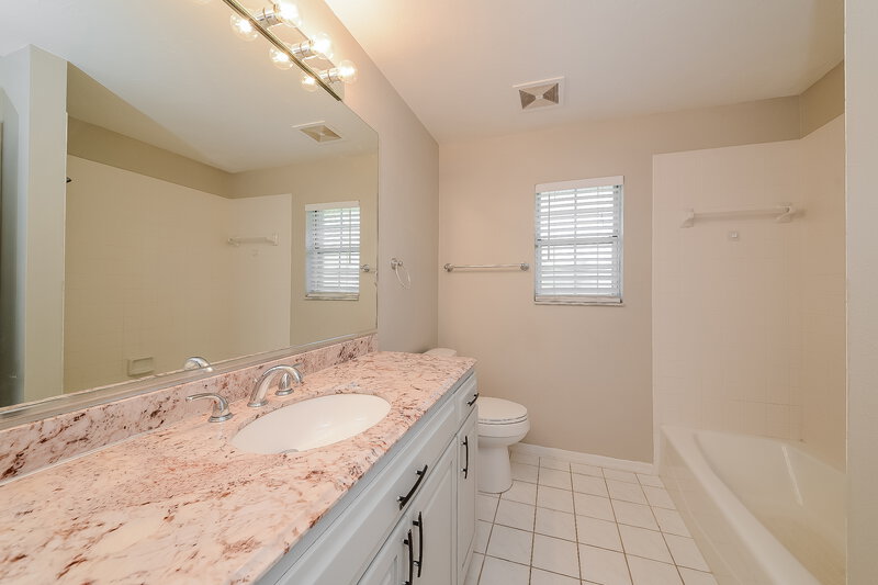 2,920/Mo, 811 133rd St E Bradenton, FL 34212 Bathroom View