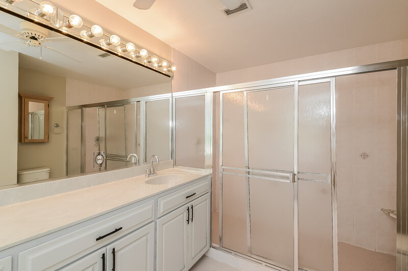 2,920/Mo, 811 133rd St E Bradenton, FL 34212 Bathroom View 2