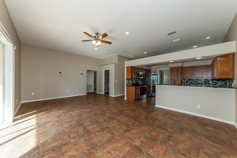 2,575/Mo, 4910 23rd St E Bradenton, FL 34203 Living Room View 2