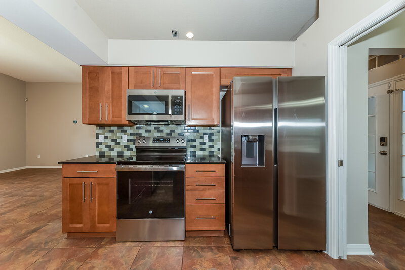 2,575/Mo, 4910 23rd St E Bradenton, FL 34203 Kitchen View