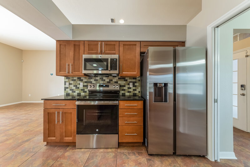 2,575/Mo, 4910 23rd St E Bradenton, FL 34203 Kitchen View 2