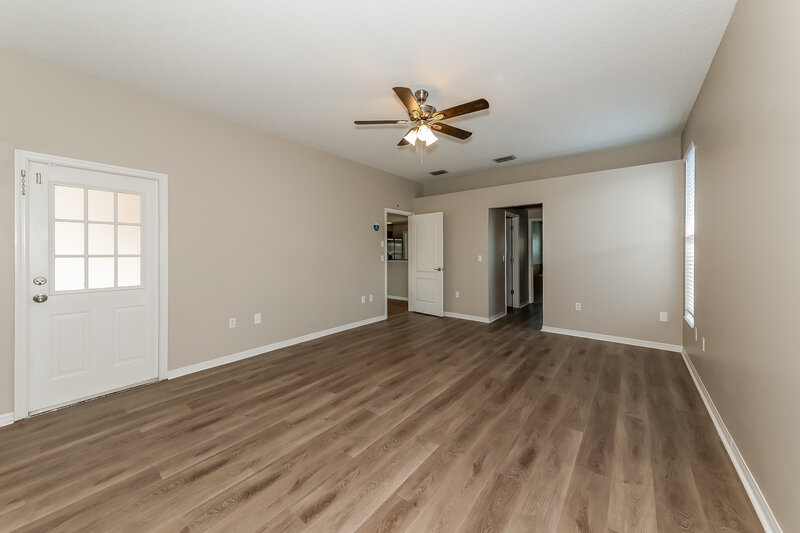 2,575/Mo, 4910 23rd St E Bradenton, FL 34203 Main Bedroom View 2