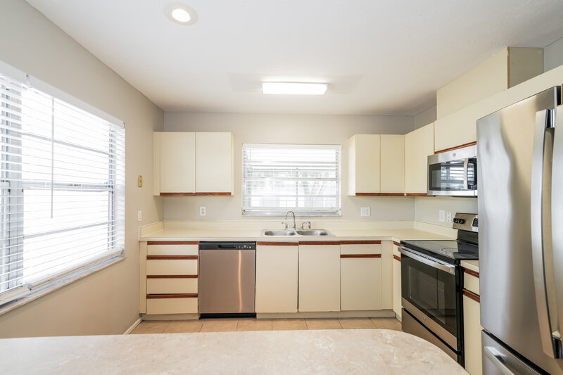 2,380/Mo, 5674 25th Street Cir E Bradenton, FL 34203 Kitchen View