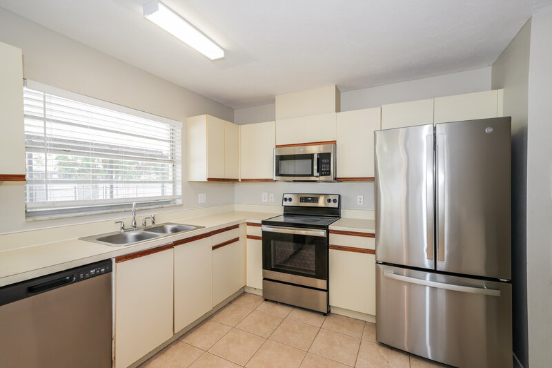 2,380/Mo, 5674 25th Street Cir E Bradenton, FL 34203 Kitchen View 2