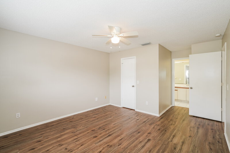 2,380/Mo, 5674 25th Street Cir E Bradenton, FL 34203 Main Bedroom View 2