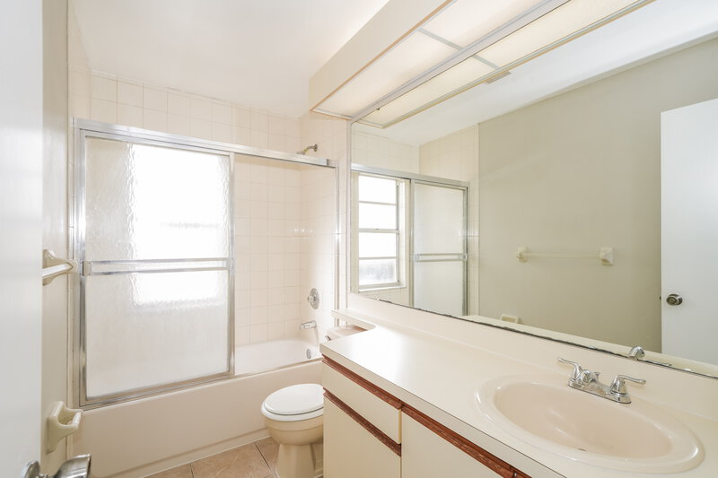 2,380/Mo, 5674 25th Street Cir E Bradenton, FL 34203 Bathroom View