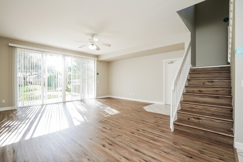 2,435/Mo, 5745 Cove Cir Naples, FL 34119 Living Room View 3