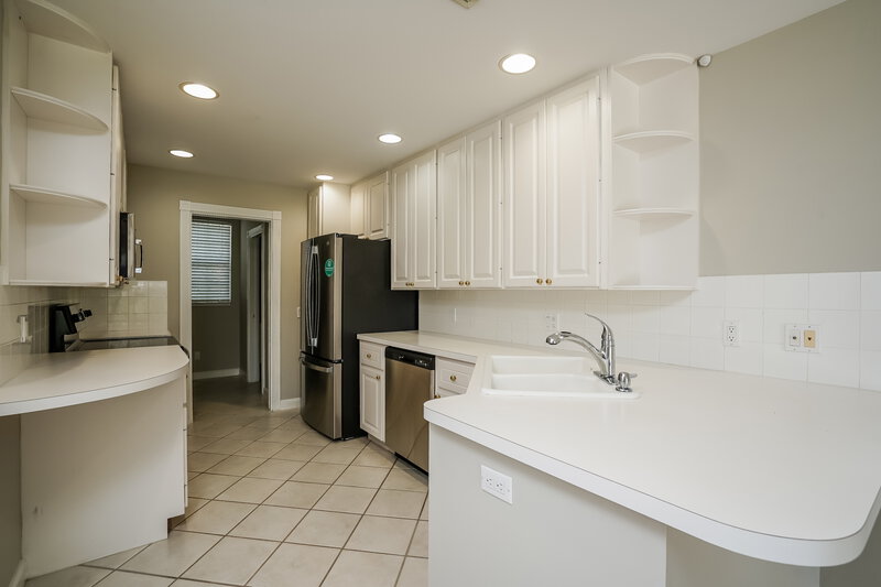 2,435/Mo, 5745 Cove Cir Naples, FL 34119 Kitchen View