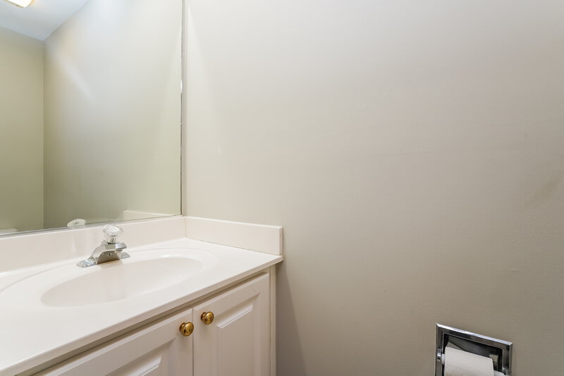 2,435/Mo, 5745 Cove Cir Naples, FL 34119 Bathroom View 2