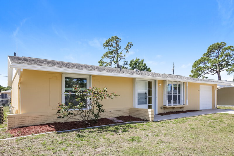 1,730/Mo, 8109 Coco Solo Ave North Port, FL 34287 Front View