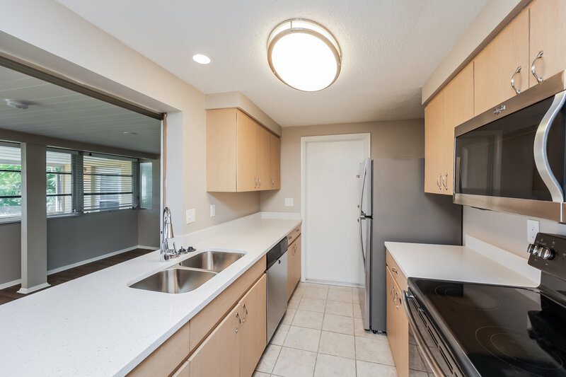 1,730/Mo, 8109 Coco Solo Ave North Port, FL 34287 Kitchen View 2