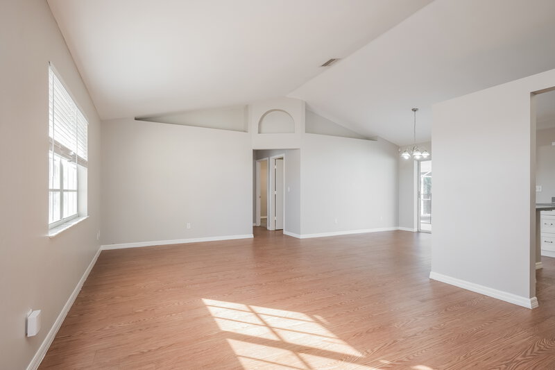 0/Mo, 3406 SW 14th Pl Cape Coral, FL 33914 Living Room View