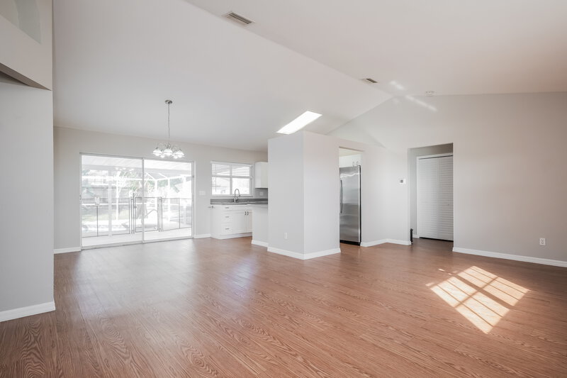 0/Mo, 3406 SW 14th Pl Cape Coral, FL 33914 Living Room View 2