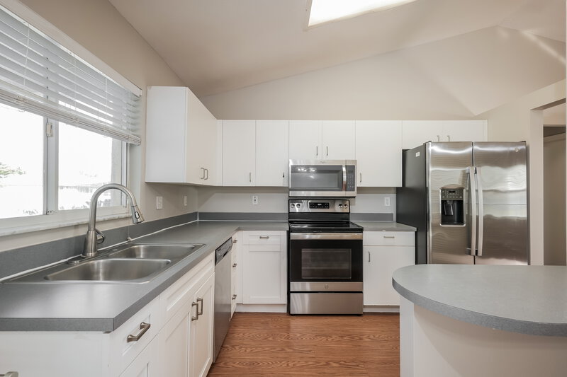 0/Mo, 3406 SW 14th Pl Cape Coral, FL 33914 Kitchen View