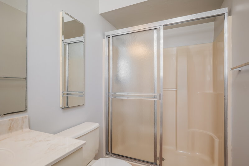 0/Mo, 3406 SW 14th Pl Cape Coral, FL 33914 Main Bathroom View 2