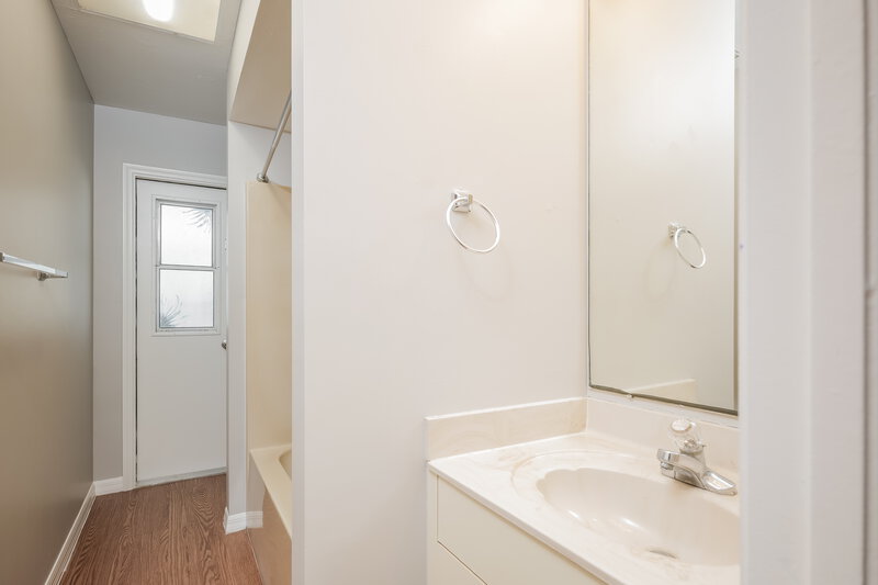 0/Mo, 3406 SW 14th Pl Cape Coral, FL 33914 Bathroom View