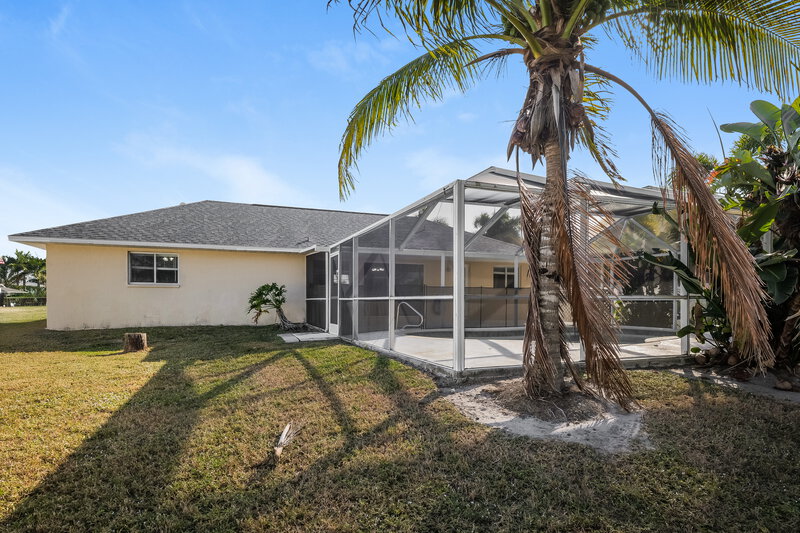 0/Mo, 3406 SW 14th Pl Cape Coral, FL 33914 Rear View