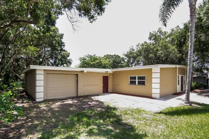 2,300/Mo, 804 68th Ave W Bradenton, FL 34207 Front Viewlarge View