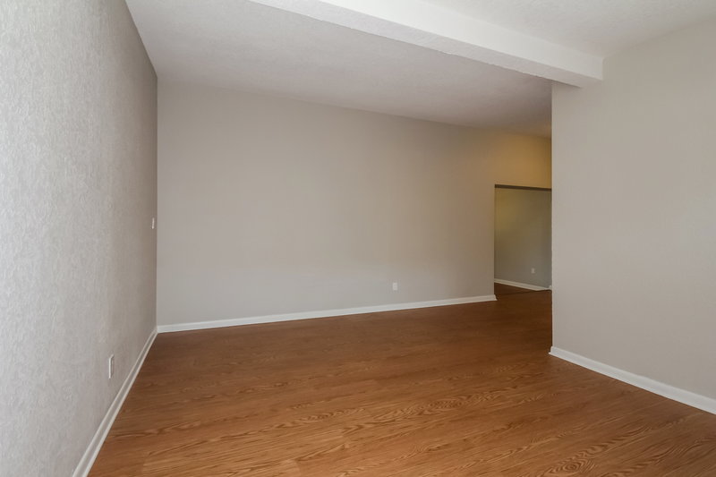 2,300/Mo, 804 68th Ave W Bradenton, FL 34207 Living Roomlarge View 3