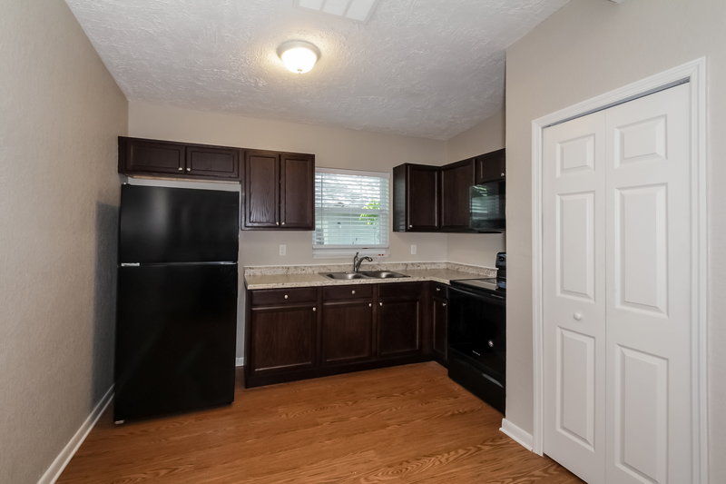 2,300/Mo, 804 68th Ave W Bradenton, FL 34207 Kitchenlarge View