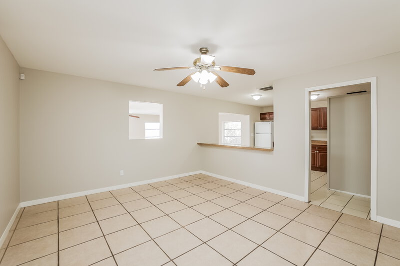 2,425/Mo, 1020 Fontana St Naples, FL 34103 Living Room View
