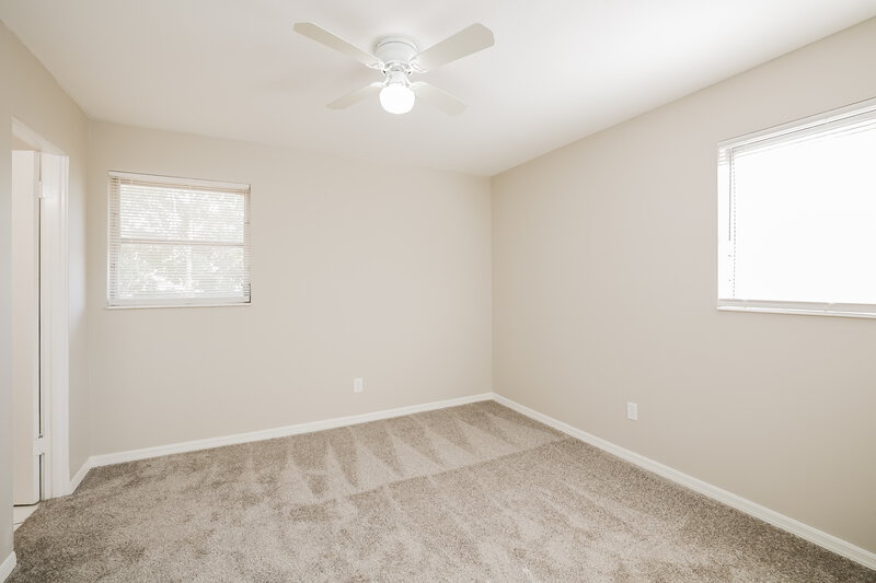 2,425/Mo, 1020 Fontana St Naples, FL 34103 Main Bedroom View 2