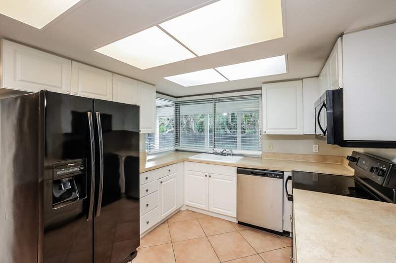 2,355/Mo, 349 Bay Meadows Dr Naples, FL 34113 Kitchen View