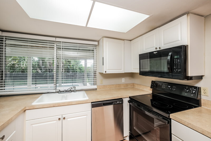2,355/Mo, 349 Bay Meadows Dr Naples, FL 34113 Kitchen View 2