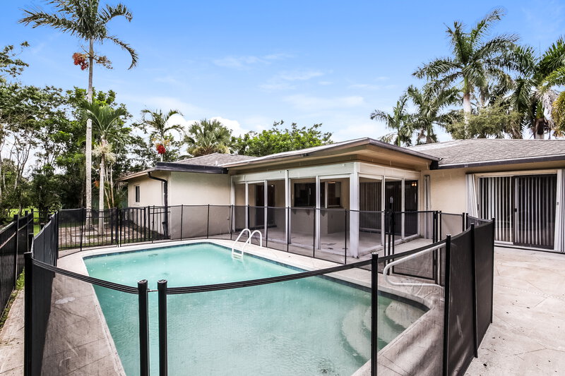 2,355/Mo, 349 Bay Meadows Dr Naples, FL 34113 Rear View