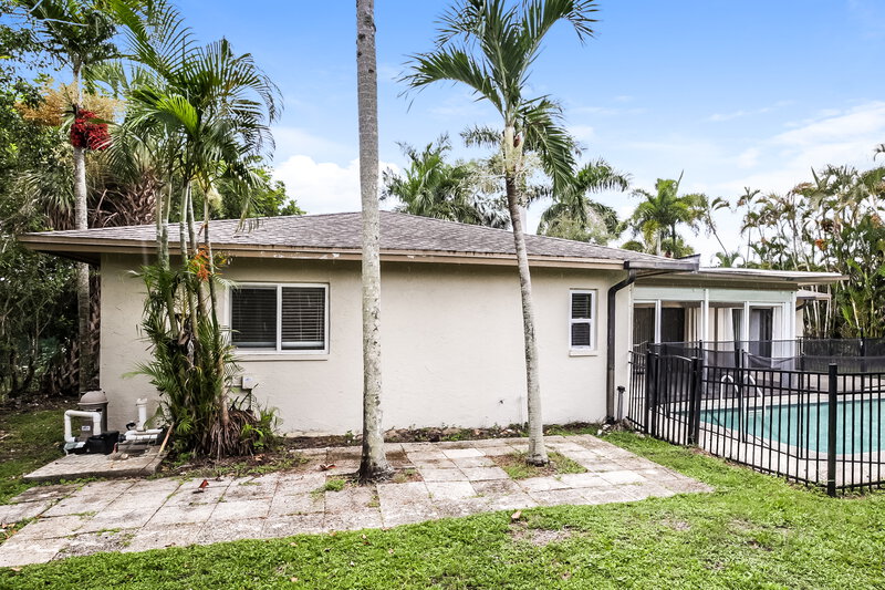 2,355/Mo, 349 Bay Meadows Dr Naples, FL 34113 Rear View 2