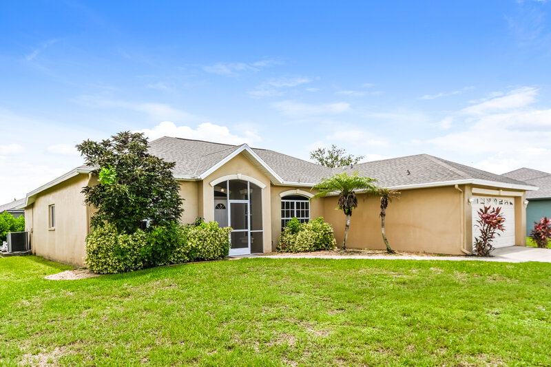 2,435/Mo, 3421 SW 26th Ave Cape Coral, FL 33914 Front View
