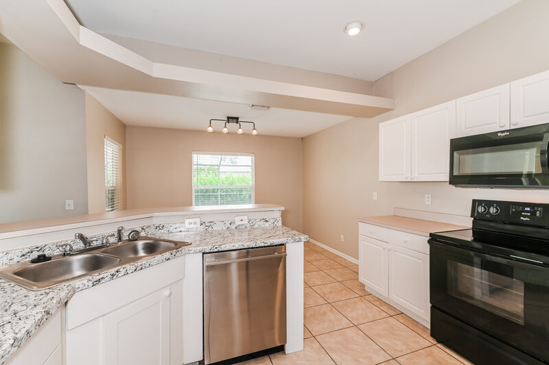 2,435/Mo, 3421 SW 26th Ave Cape Coral, FL 33914 Kitchen View