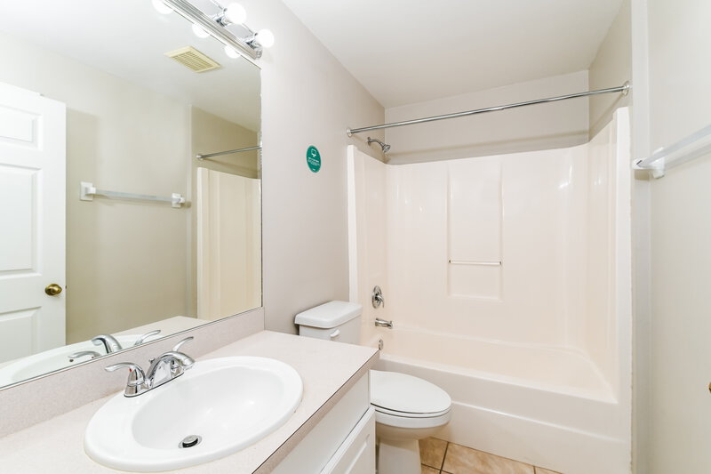 2,435/Mo, 3421 SW 26th Ave Cape Coral, FL 33914 Bathroom View