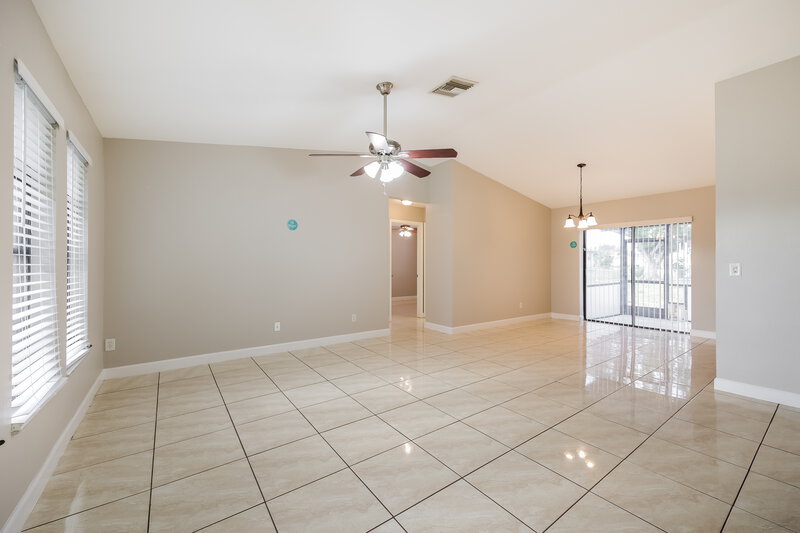 2,910/Mo, 909 SW 9th Ave Cape Coral, FL 33991 Living Room View