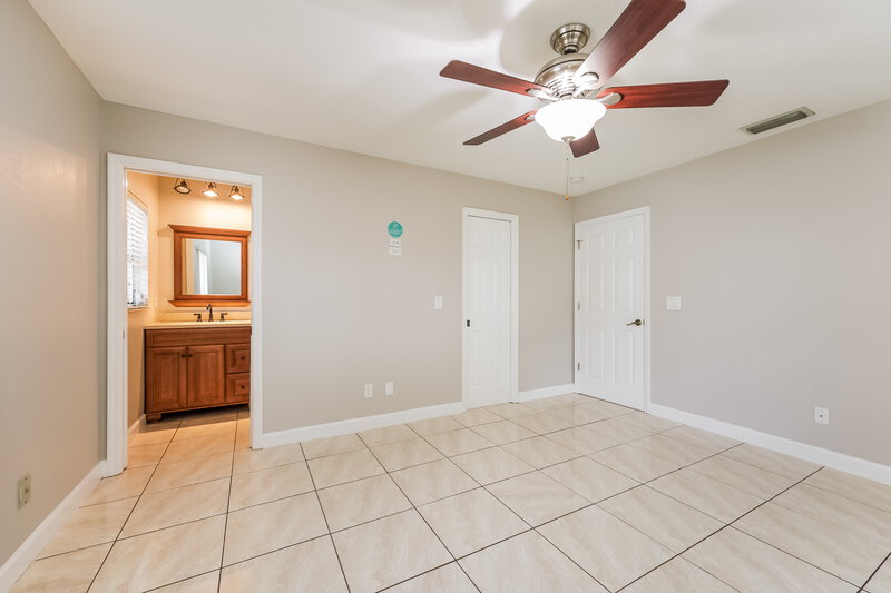 2,910/Mo, 909 SW 9th Ave Cape Coral, FL 33991 Main Bedroom View