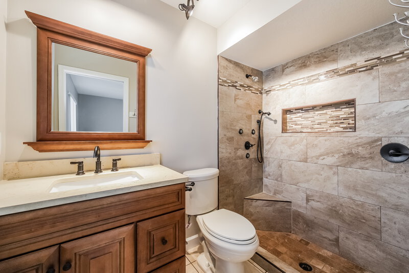 2,910/Mo, 909 SW 9th Ave Cape Coral, FL 33991 Main Bathroom View